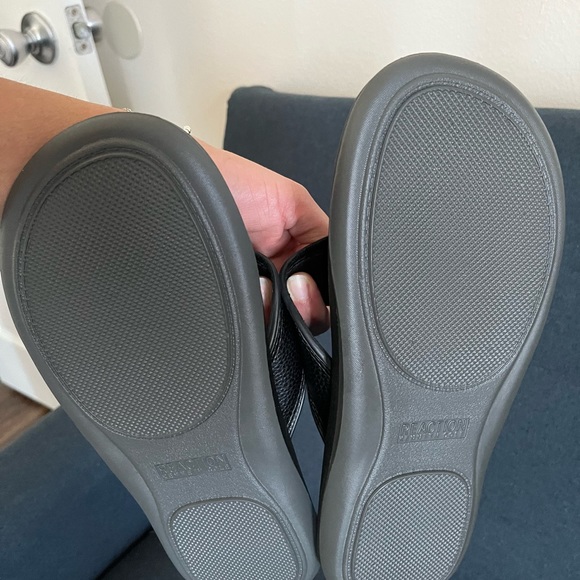 Kenneth Cole Reaction. Brand New . Never used. - Picture 2 of 3